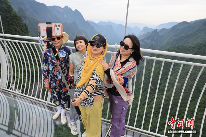 关于我们：巅峰国际的愿景与使命 - 巅峰国际